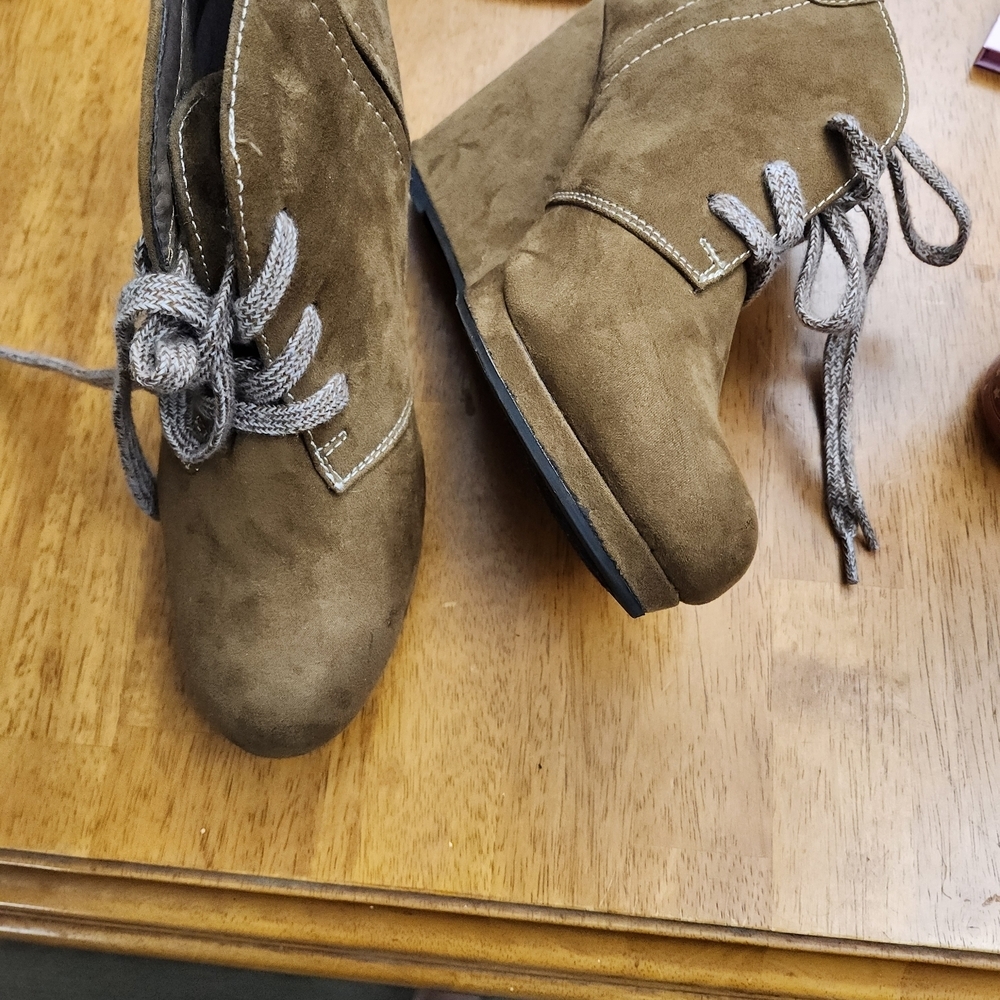 Cato Brown Ankle Boots with Gray Laces